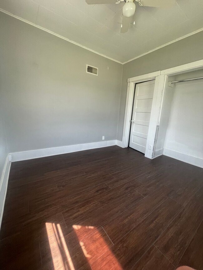 Building Photo - 2bd 1ba single family home