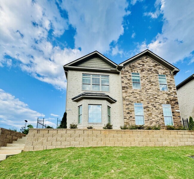 Foto del edificio - Runningvine Lane Townhome for July 2026!