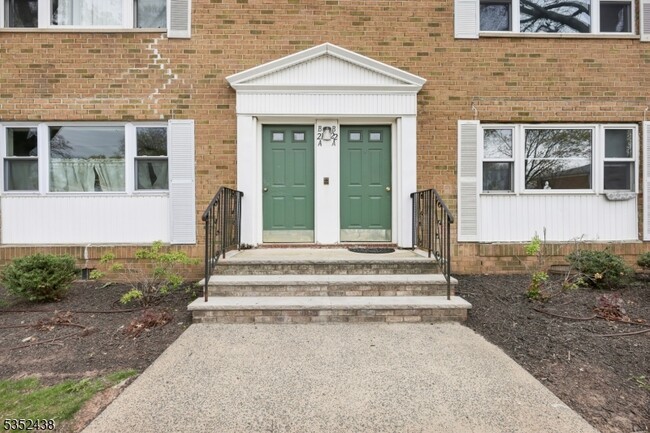 Foto del edificio - 172 Evergreen Rd