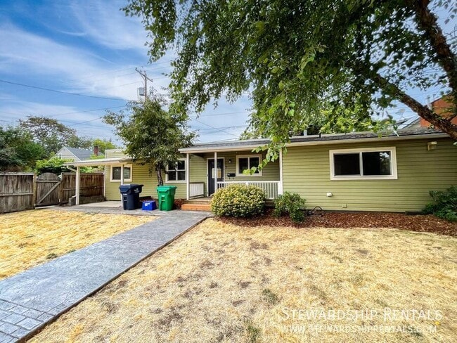 Photo - 2024 Emerald St Apartment