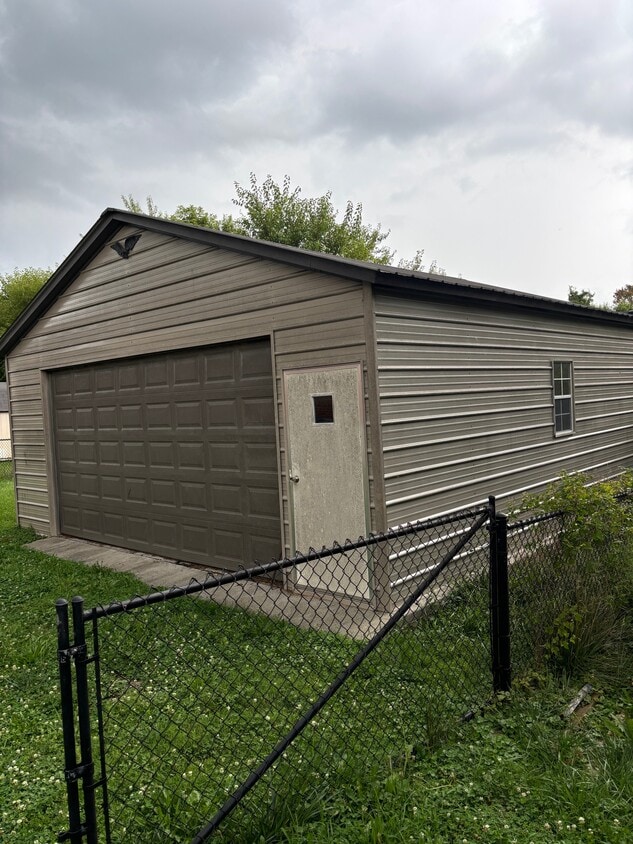 Building Photo - 199 McGowan Ave