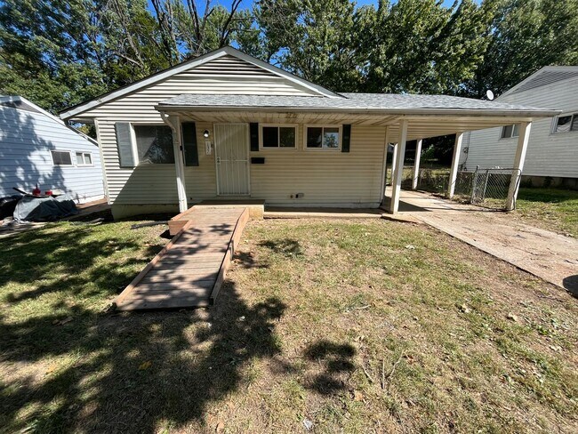 3 Bedroom 1 Bath Home with Carport & Fence... - 3 Bedroom 1 Bath Home with Carport & Fence...