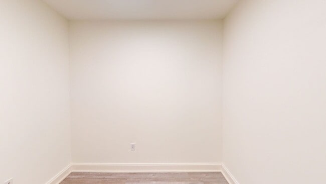 Interior Photo - 10 Hanover Square
