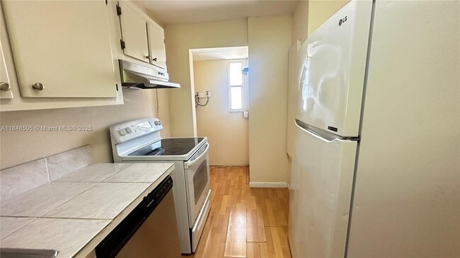 Foto del edificio - 8060 Fairview Dr