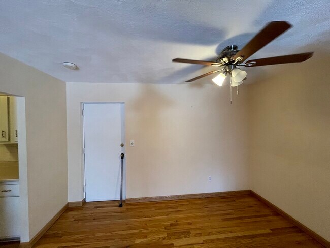 Building Photo - 611 Watertown St