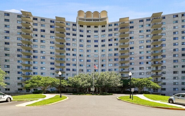 Foto del edificio - 1111 University Blvd W