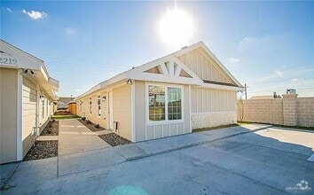Building Photo - 2219 Northridge Ave