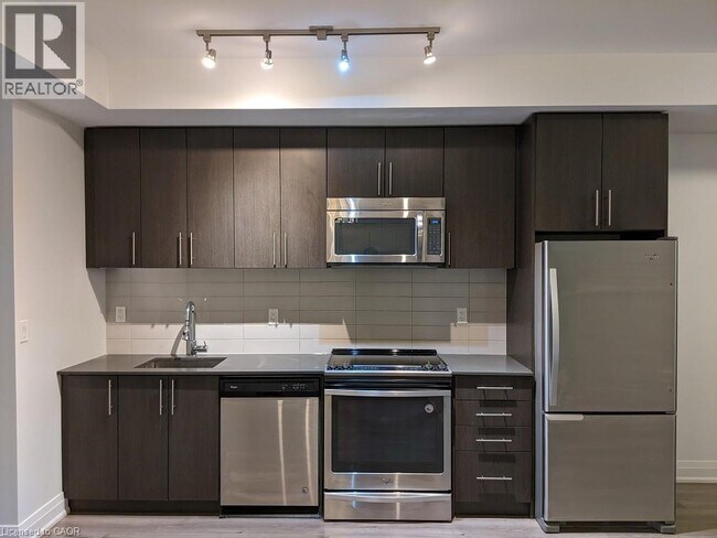 Building Photo - 780 Sheppard Ave E