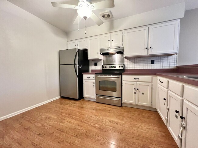 Building Photo - 2 Bedroom Home