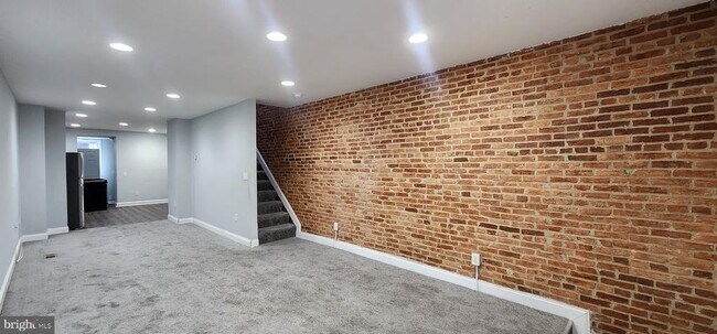 Foto del edificio - 1633 N Patterson Park Ave