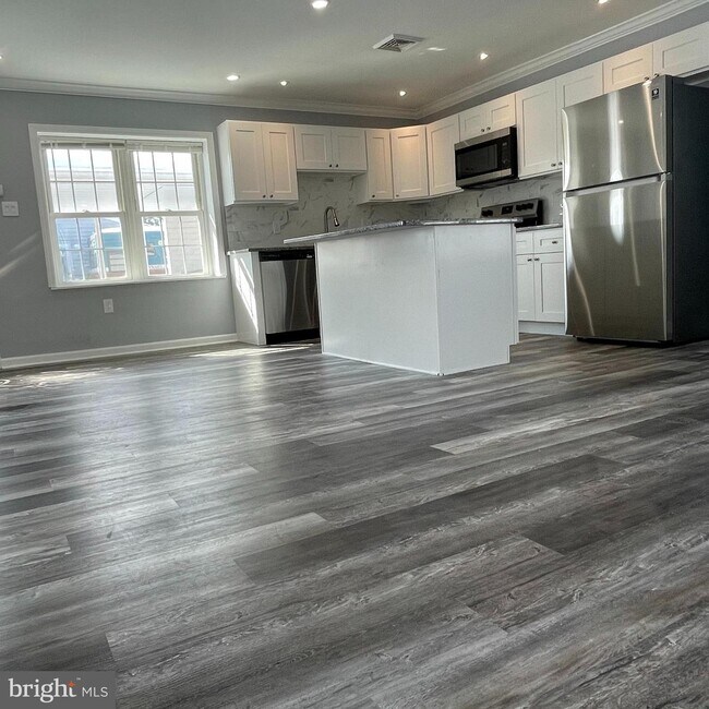 Building Photo - 28 Farmbrook Dr