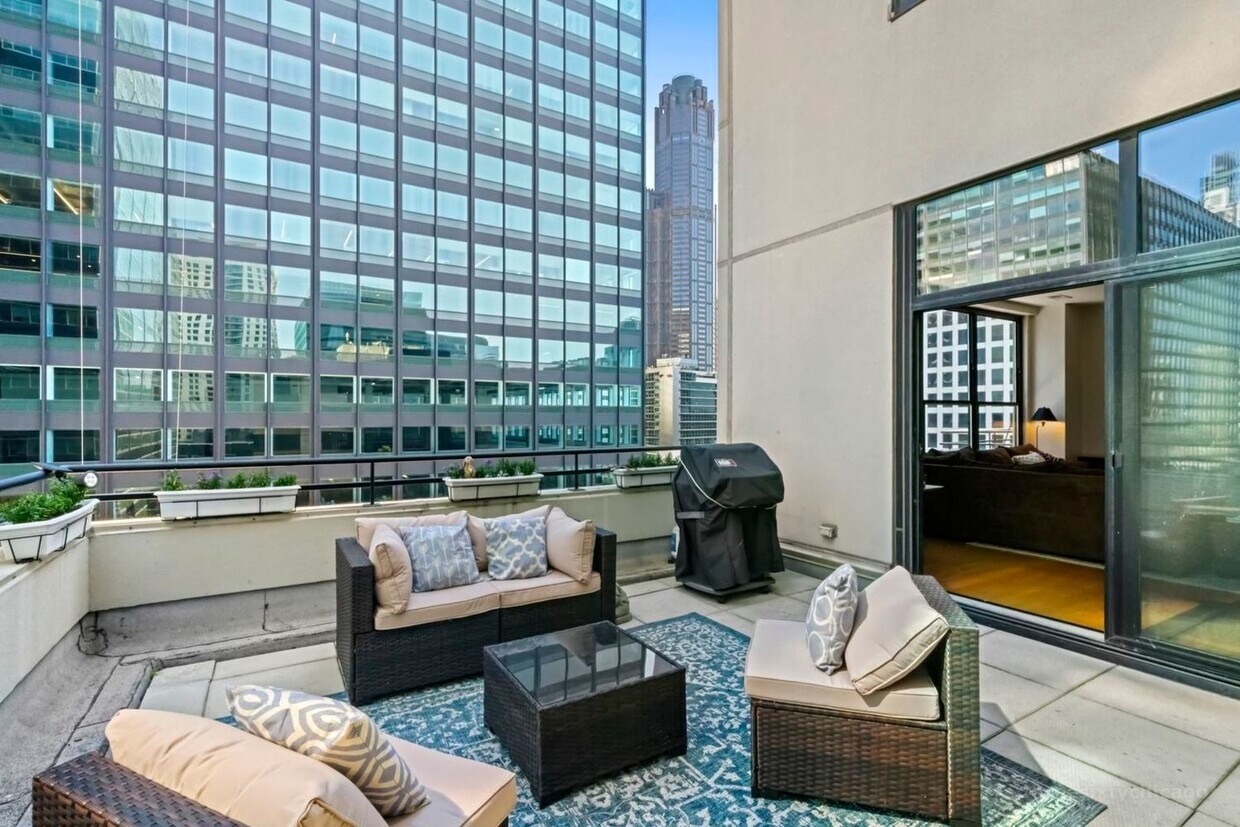 Foto principal - 130 S Canal St