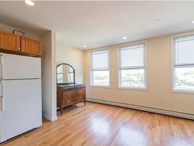 Building Photo - 861 Saratoga St