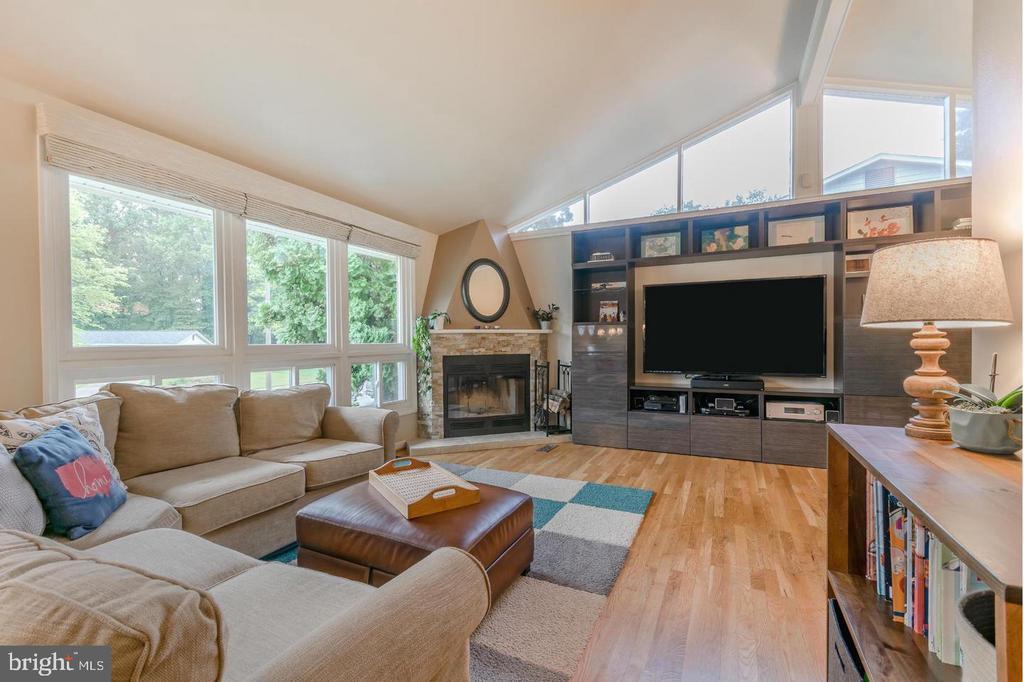 Primary Photo - 5100 Gainsborough Dr
