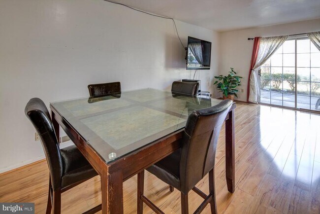 Foto del edificio - 105 Stonebridge Blvd