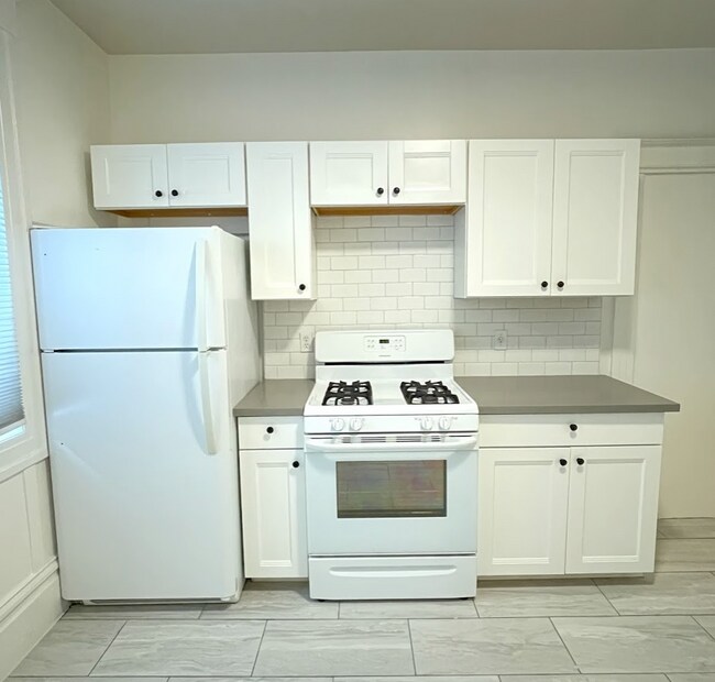 Gas Stove, granite countertops - 1700 Larkin St