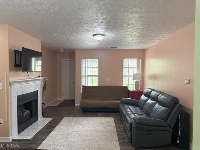 Building Photo - 14800 Lenox Dr
