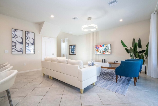 Building Photo - 7392 Oakmoss Loop