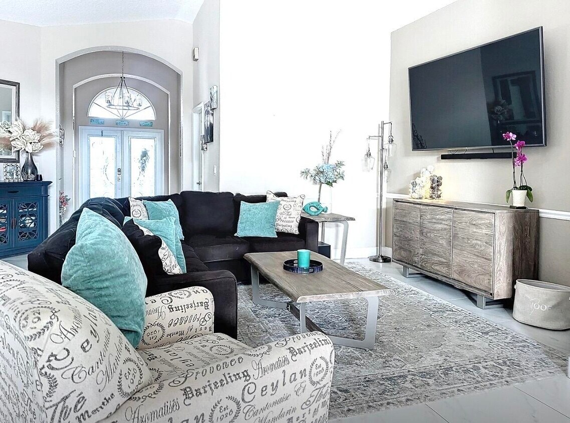 Foto principal - 15072 Corby Ct
