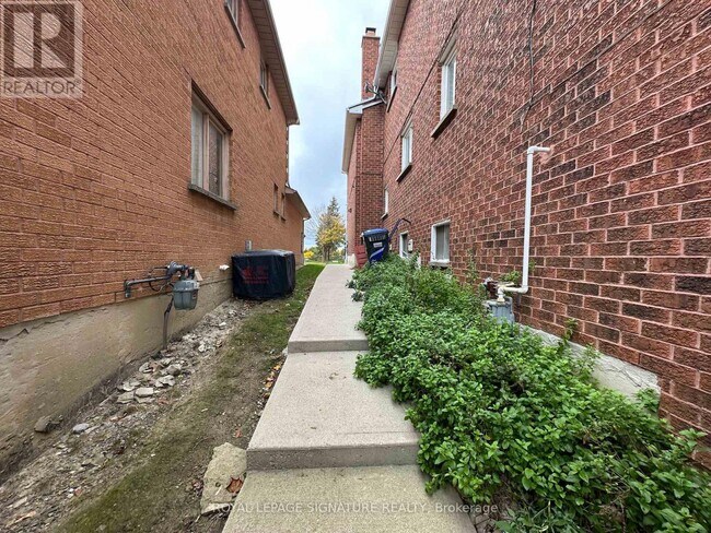 Building Photo - 6037 Duford Dr