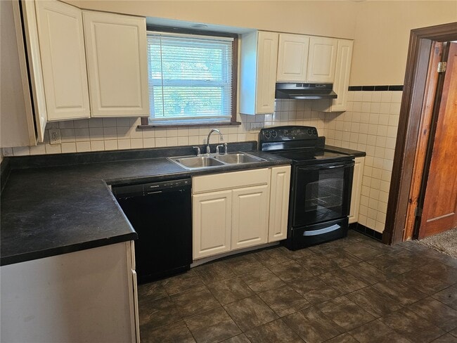Building Photo - 1636 Quendo Ave
