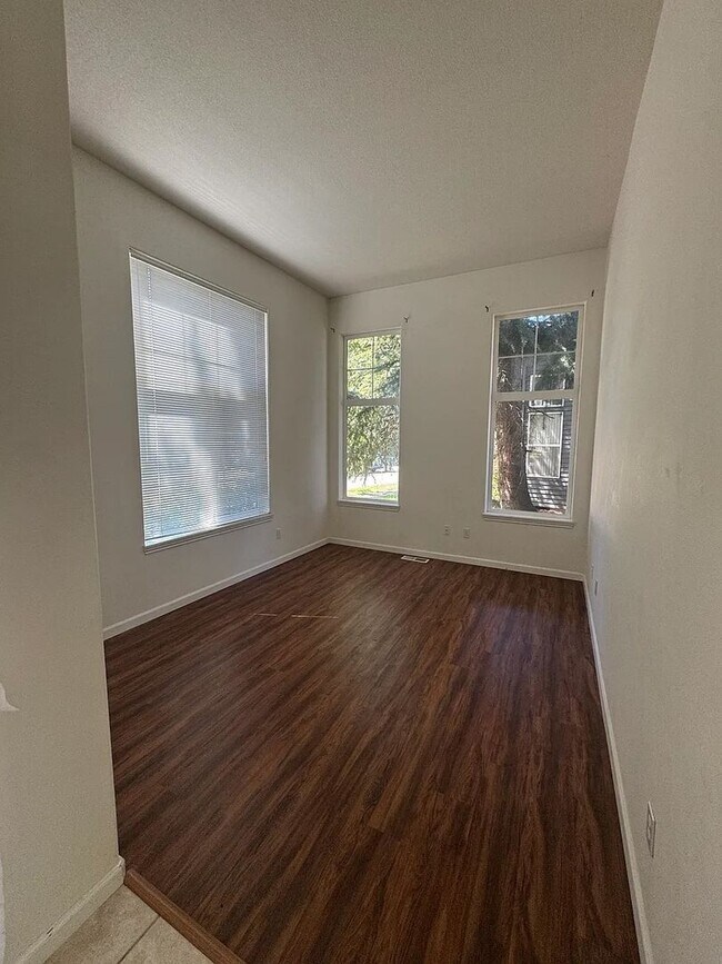 Foto del edificio - Hillsboro Living at Its Best 3bed/ 2.5 Bat...