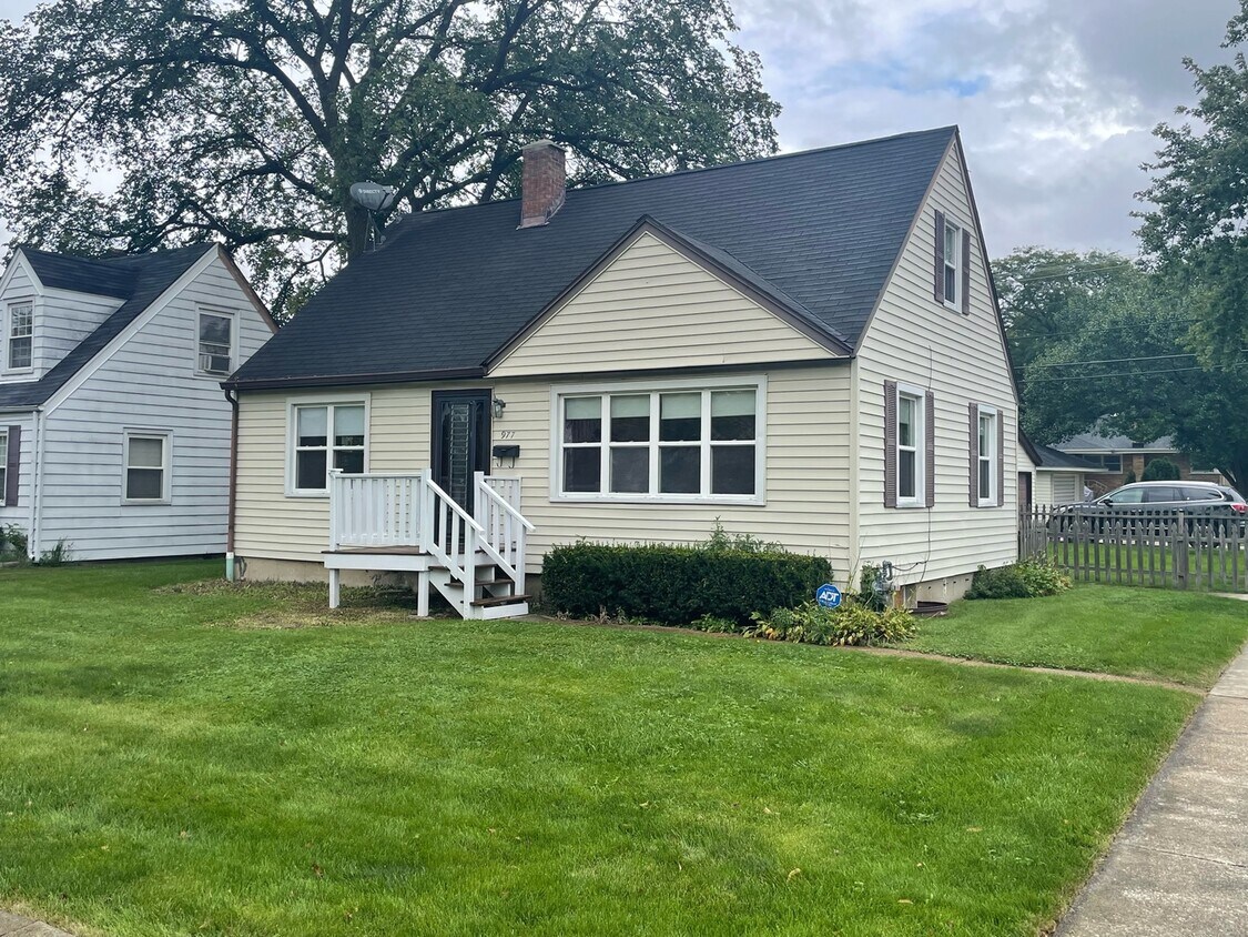 Primary Photo - 977 Spring Rd