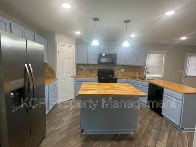 Building Photo - 2809 S 59th St