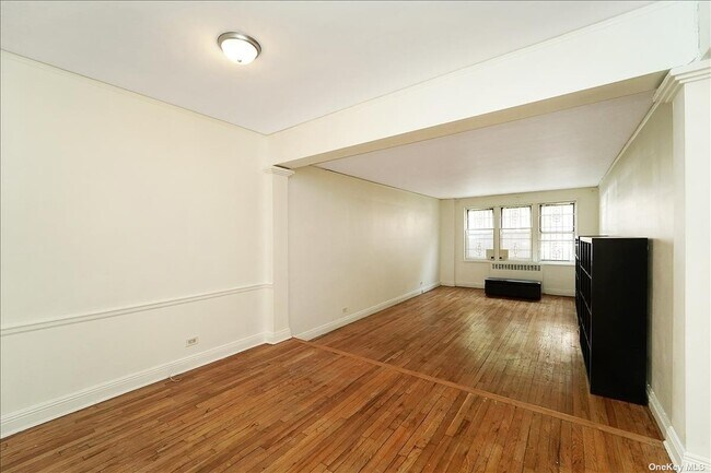 Foto del edificio - 102-40 67th Dr