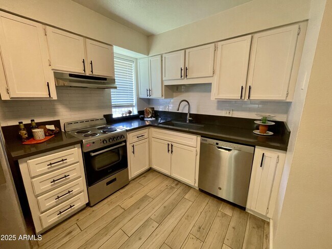 Foto del edificio - 4250 N 27th St