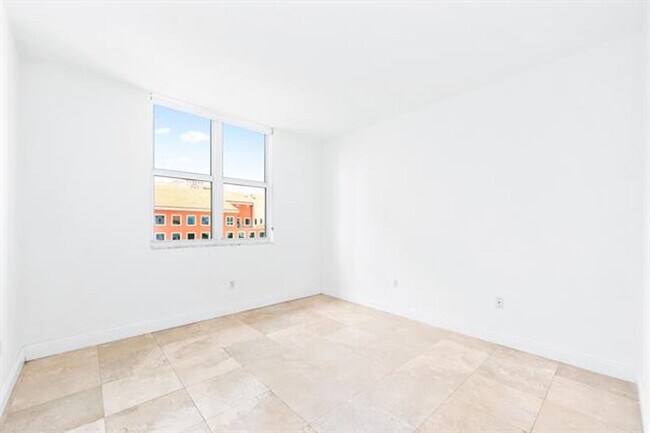 Foto del edificio - 2030 Douglas Rd