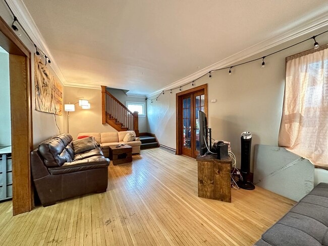 Building Photo - AVAILABLE NOW - 4 Bed, 2 Bath Chester Park...