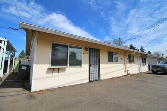 Building Photo - 6213-6217 SE Fern Ave