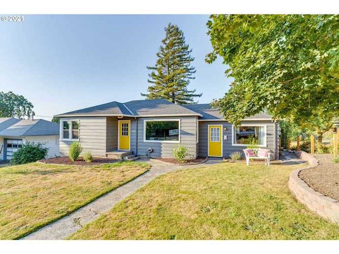 Foto principal - Oregon City - Three Bedroom Bungalow, Comp...