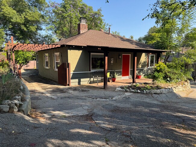 Foto del edificio - 1622 Foothill Blvd