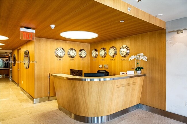 Building Photo - 9400 W Bay Harbor Dr