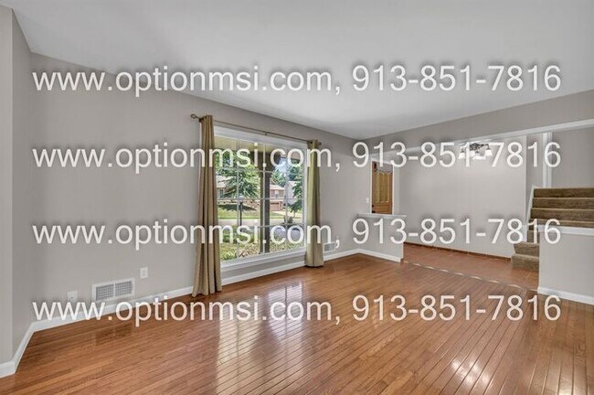 Building Photo - Close to oak park mall!