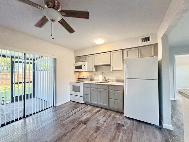 Foto del edificio - 13411 Pine Needle Ln