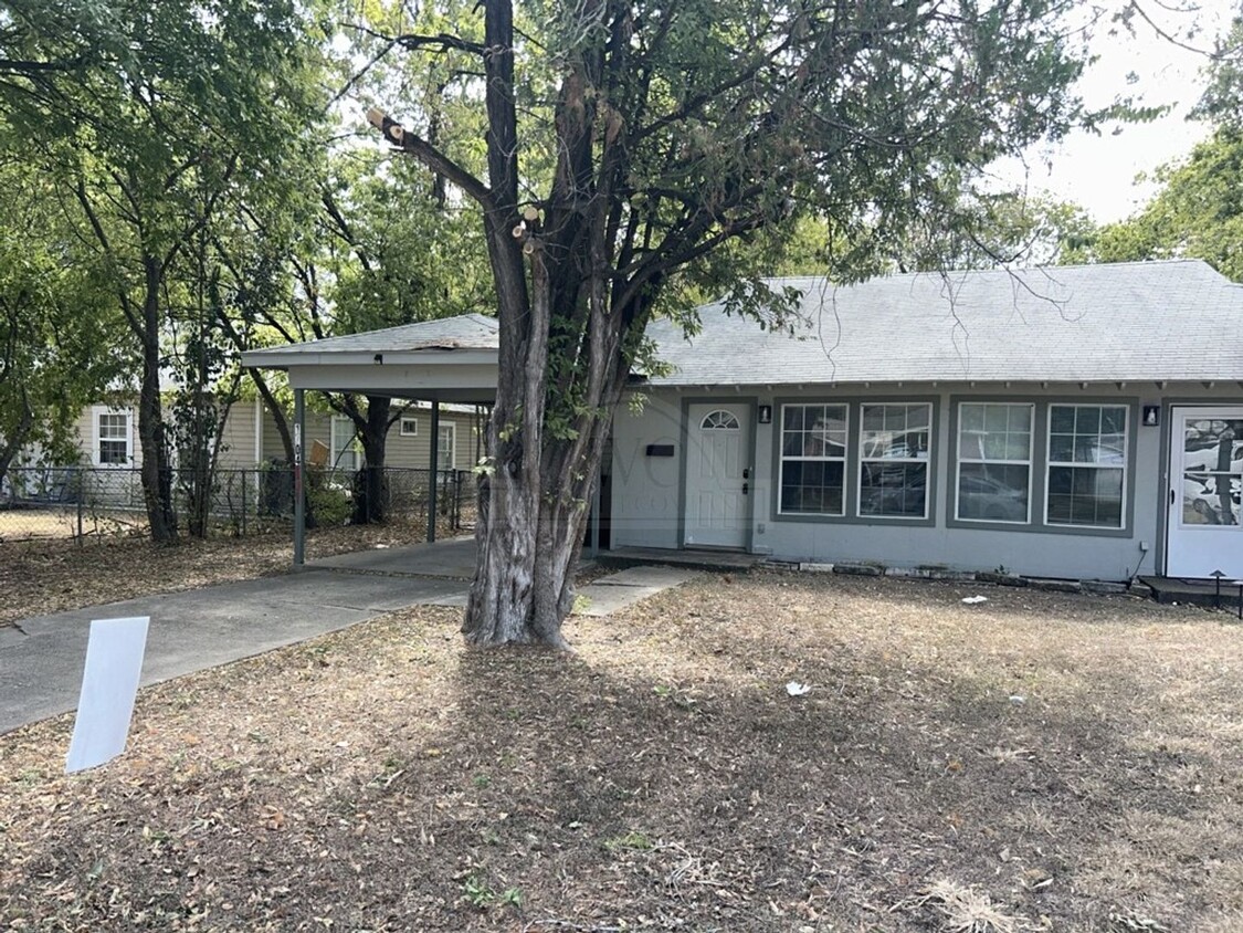 Primary Photo - 1702-1704 Alamo Ave, Killeen