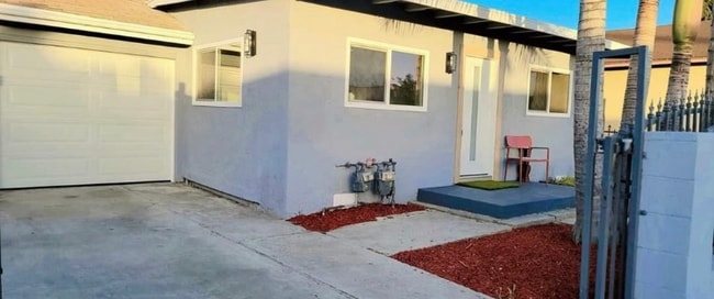 Building Photo - 1308 N Aranbe Ave