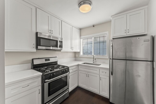 Foto del edificio - 4104 E 7th St