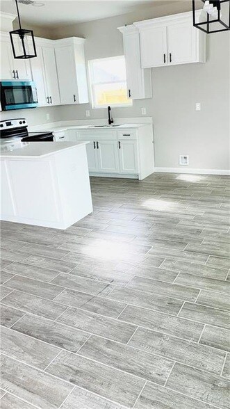 Foto del edificio - 701 N Onyx Ave