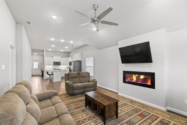 Photo - 1613 Wayback Dr House