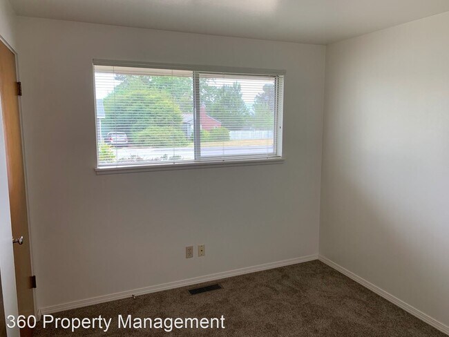 Building Photo - 3 br, 1 bath House - 1726 E Whidbey Avenue