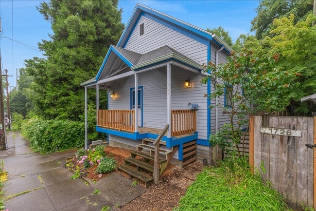 Building Photo - Newly Renovated + Sunny & Bright, 2 Bedroom + Loft, 2 Bath Duplex