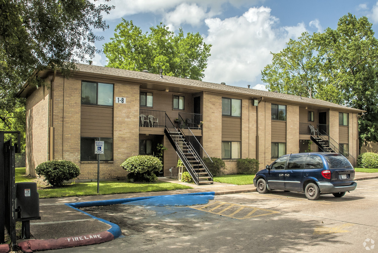 Primary Photo - Plymouth Village Apartments