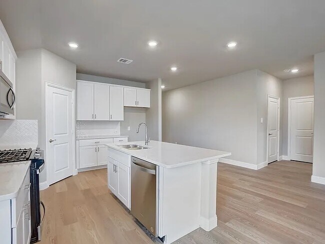 Foto del edificio - 1209 Gardendale Holw Ln