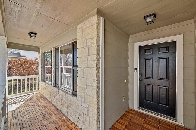 Building Photo - 6813 Sabrina Dr