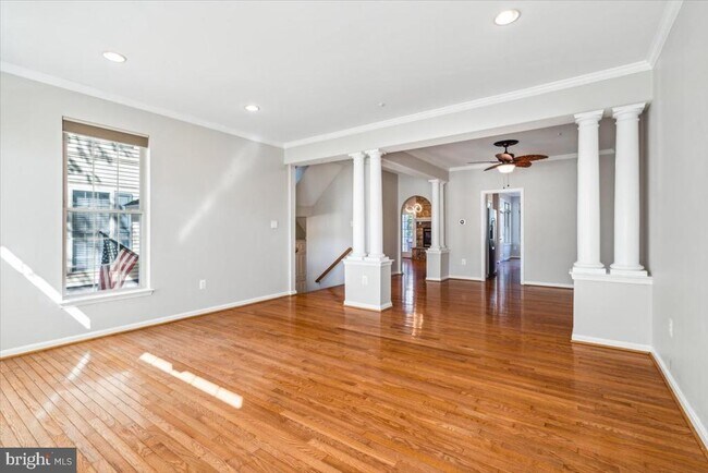 Foto del edificio - 2442 Rippling Brook Rd