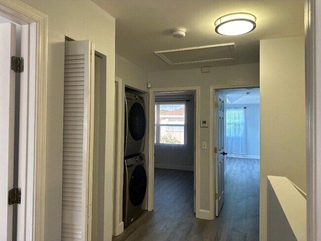 Building Photo - 4151 Eastridge Cir